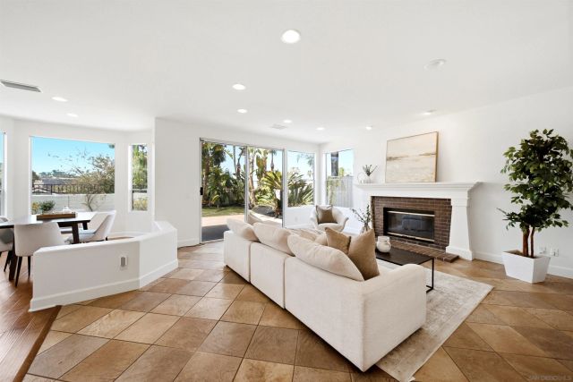 12797 Jordan Ridge Ct, San Diego, CA 92130