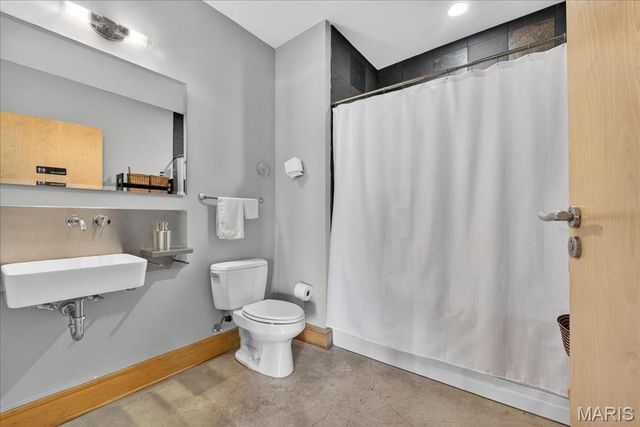 1004 Spruce Street 417, St Louis, MO 63102