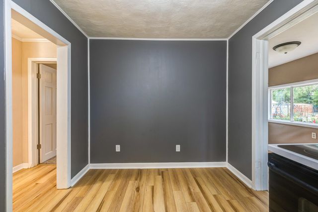 208 N Oakdale Ave, Salina, KS 67401