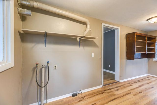 208 N Oakdale Ave, Salina, KS 67401