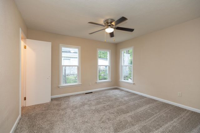 208 N Oakdale Ave, Salina, KS 67401