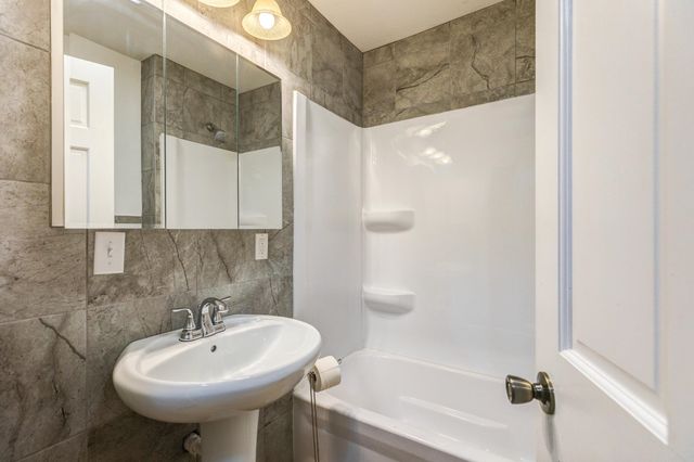 208 N Oakdale Ave, Salina, KS 67401