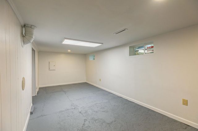 208 N Oakdale Ave, Salina, KS 67401