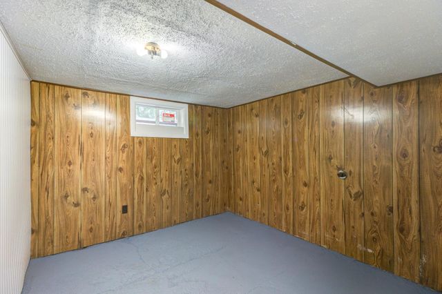 208 N Oakdale Ave, Salina, KS 67401