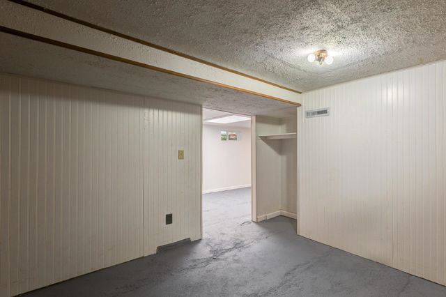 208 N Oakdale Ave, Salina, KS 67401