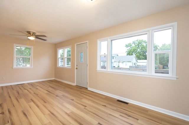 208 N Oakdale Ave, Salina, KS 67401