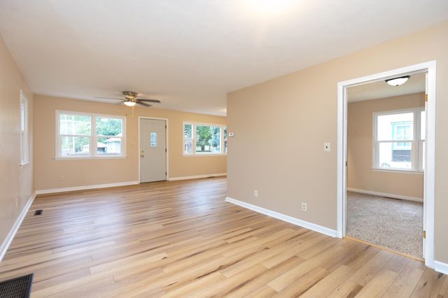 208 N Oakdale Ave, Salina, KS 67401