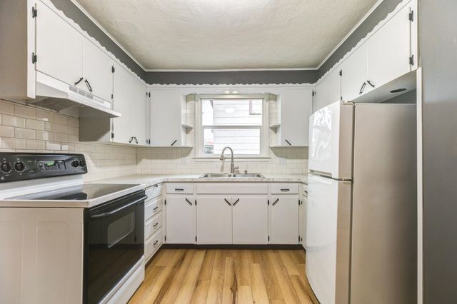 208 N Oakdale Ave, Salina, KS 67401