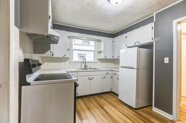 208 N Oakdale Ave, Salina, KS 67401