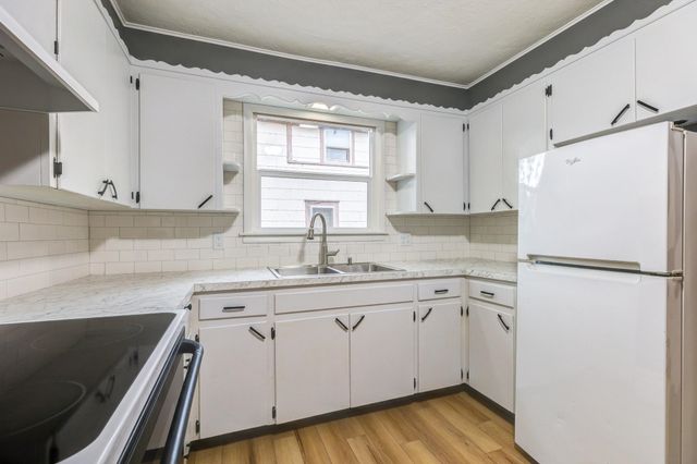 208 N Oakdale Ave, Salina, KS 67401