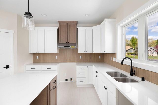 717 Tamarack TRAIL, Holmen, WI 54636