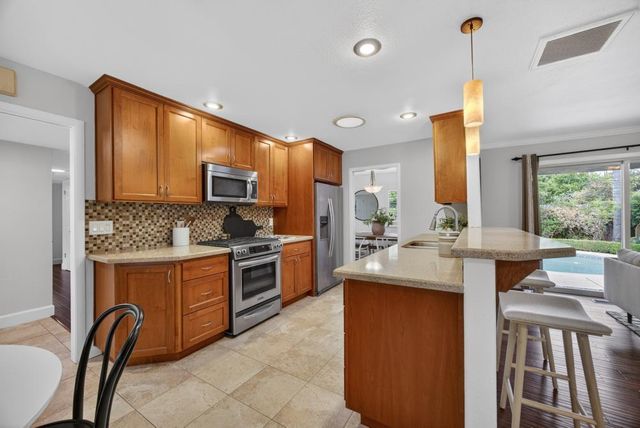 672 Clipper Way, Sacramento, CA 95831