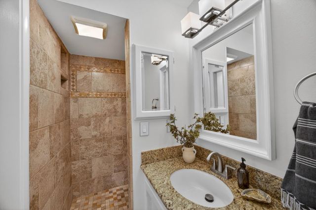 672 Clipper Way, Sacramento, CA 95831