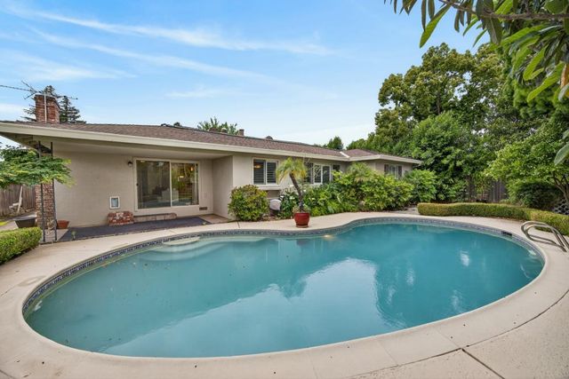 672 Clipper Way, Sacramento, CA 95831