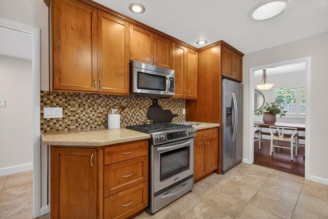 672 Clipper Way, Sacramento, CA 95831