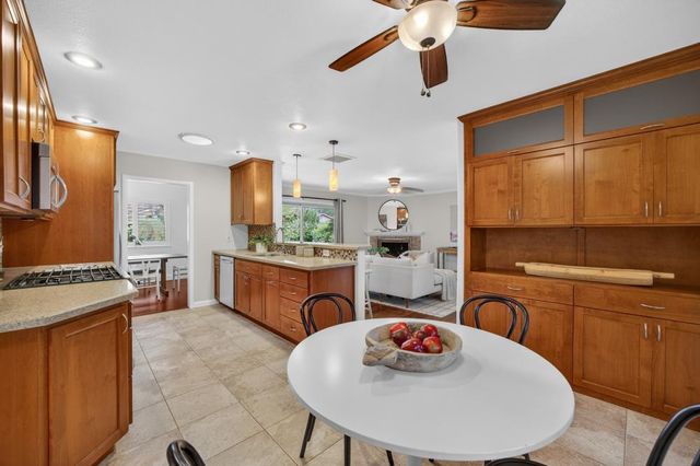 672 Clipper Way, Sacramento, CA 95831