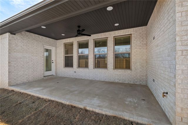 471 Silverview Avenue, Centerton, AR 72719