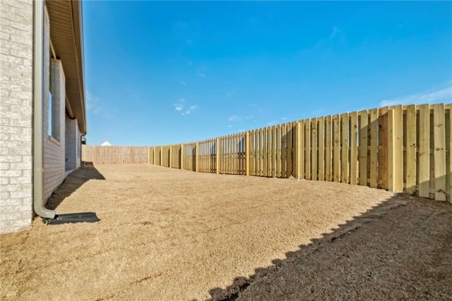 471 Silverview Avenue, Centerton, AR 72719