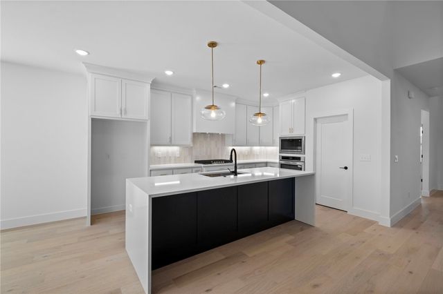 471 Silverview Avenue, Centerton, AR 72719