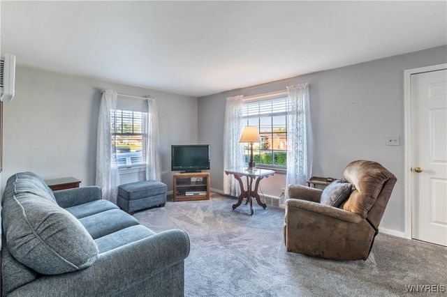 3827 Sowles Road, Hamburg, NY 14075