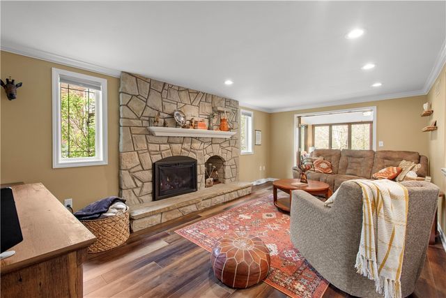 201 Hemlock Dr, Peters Twp, PA 15317
