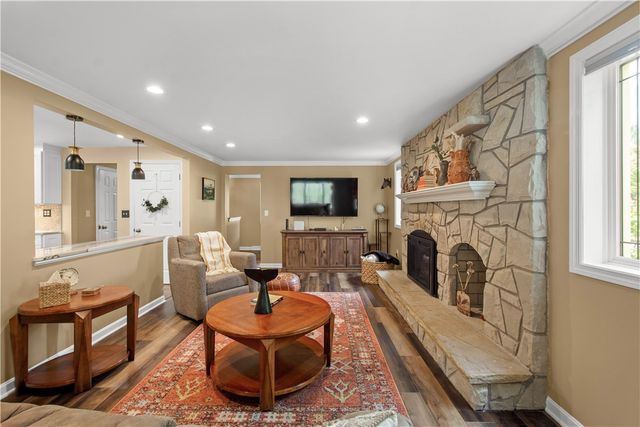 201 Hemlock Dr, Peters Twp, PA 15317
