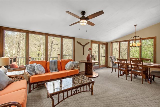 201 Hemlock Dr, Peters Twp, PA 15317