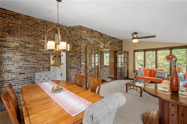 201 Hemlock Dr, Peters Twp, PA 15317