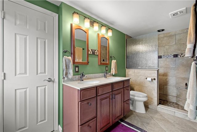 201 Hemlock Dr, Peters Twp, PA 15317