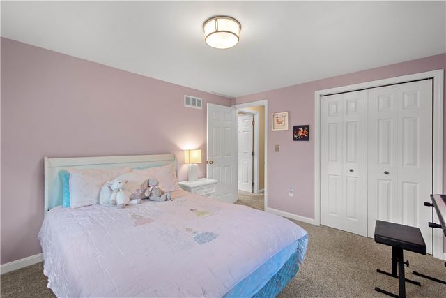 201 Hemlock Dr, Peters Twp, PA 15317