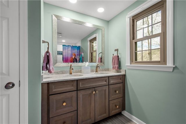 201 Hemlock Dr, Peters Twp, PA 15317