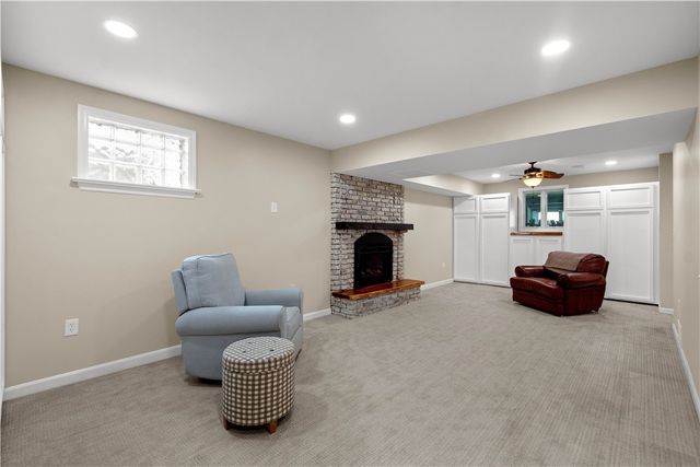 201 Hemlock Dr, Peters Twp, PA 15317