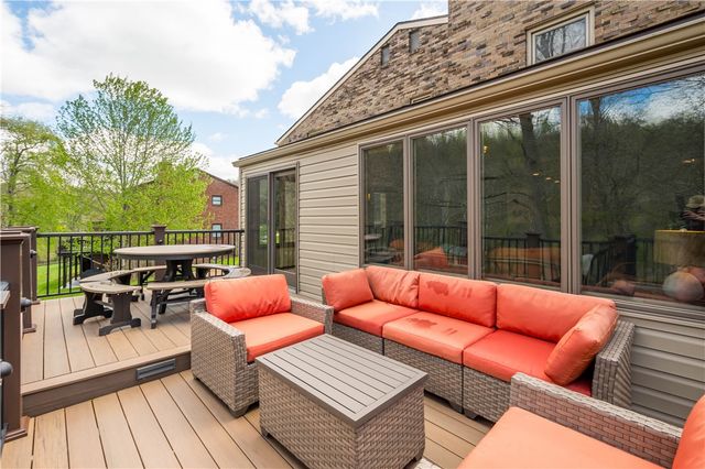 201 Hemlock Dr, Peters Twp, PA 15317