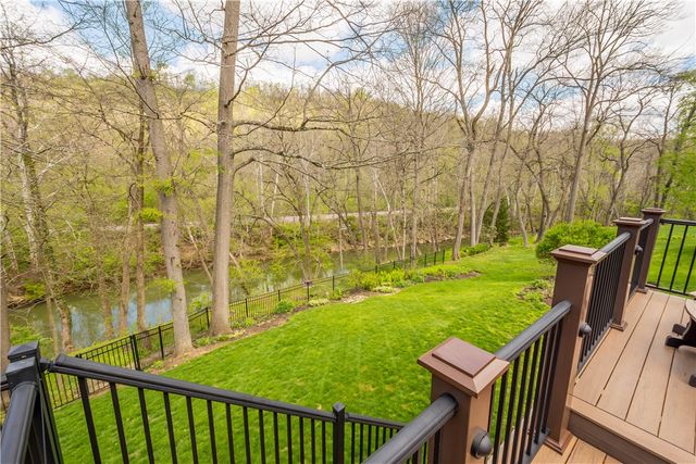 201 Hemlock Dr, Peters Twp, PA 15317