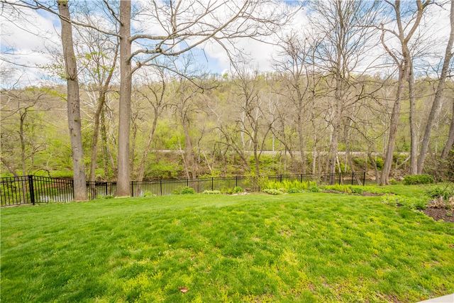 201 Hemlock Dr, Peters Twp, PA 15317