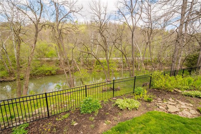 201 Hemlock Dr, Peters Twp, PA 15317