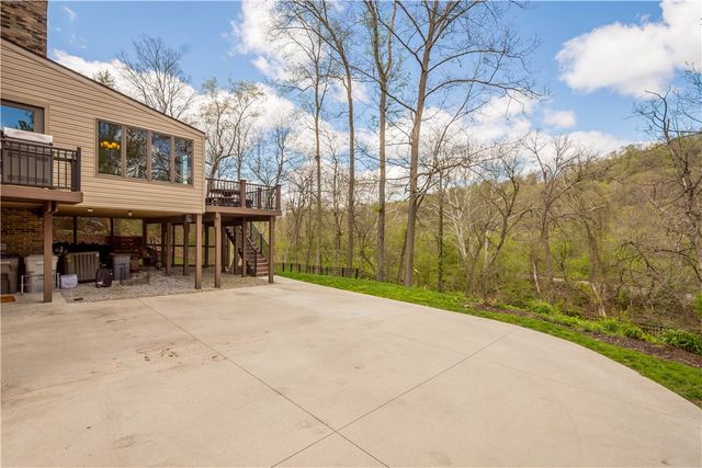 201 Hemlock Dr, Peters Twp, PA 15317