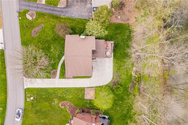 201 Hemlock Dr, Peters Twp, PA 15317