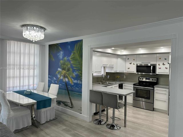 1301 NE Miami Gardens Dr 425W, Miami, FL 33179