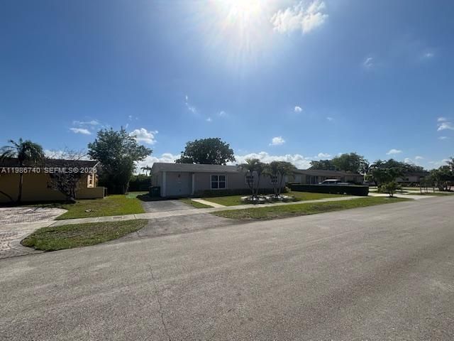 5215 SW 128th Ave, Miami, FL 33175