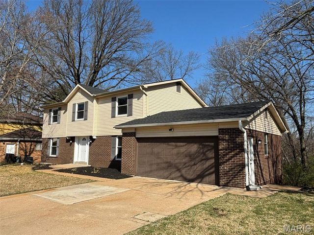 12331 Woodline Drive, St Louis, MO 63141