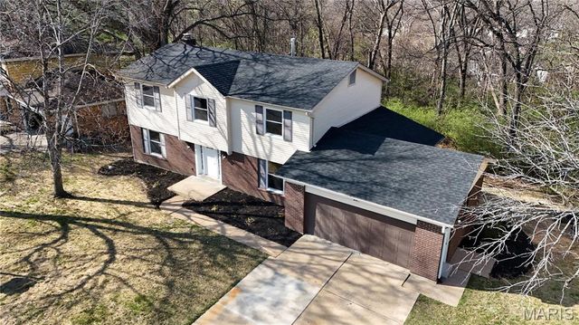 12331 Woodline Drive, St Louis, MO 63141