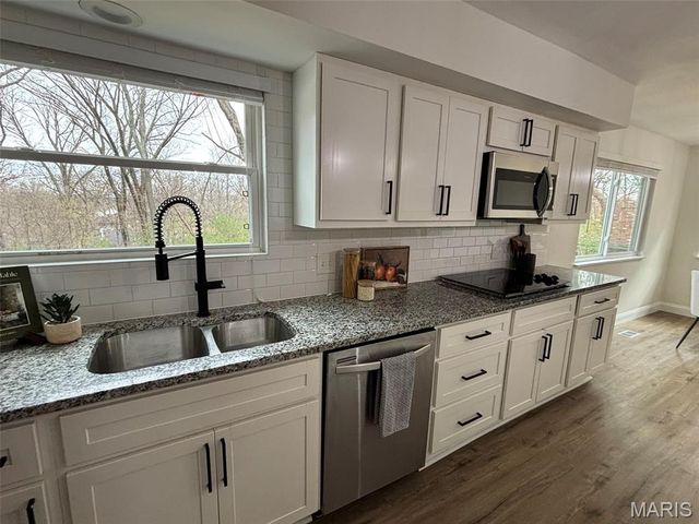 12331 Woodline Drive, St Louis, MO 63141