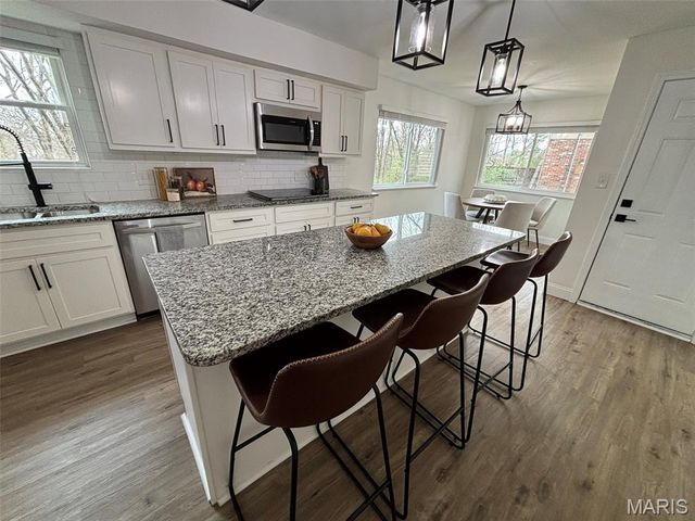 12331 Woodline Drive, St Louis, MO 63141