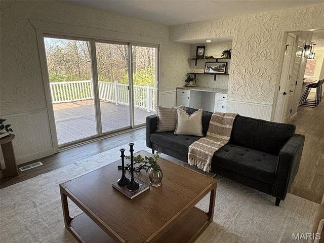 12331 Woodline Drive, St Louis, MO 63141