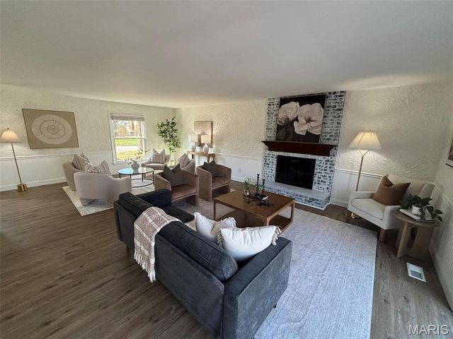 12331 Woodline Drive, St Louis, MO 63141