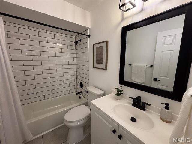 12331 Woodline Drive, St Louis, MO 63141