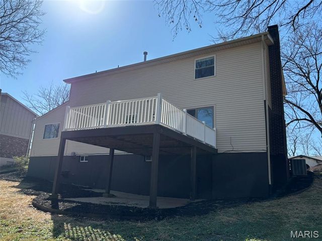 12331 Woodline Drive, St Louis, MO 63141