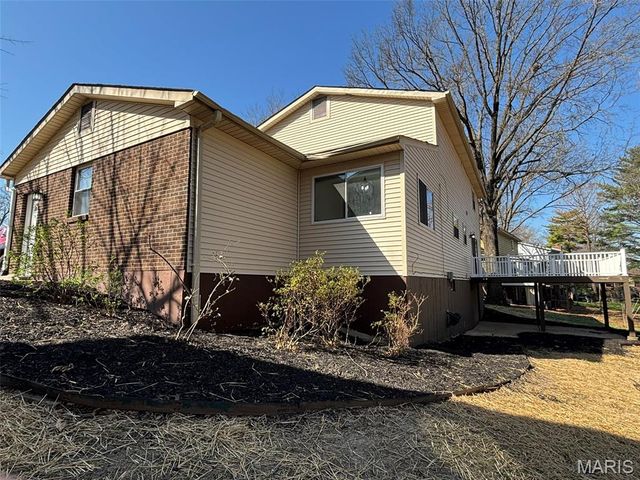 12331 Woodline Drive, St Louis, MO 63141