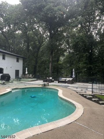 43 Dodie Dr, Parsippany-troy Hills Twp., NJ 07054